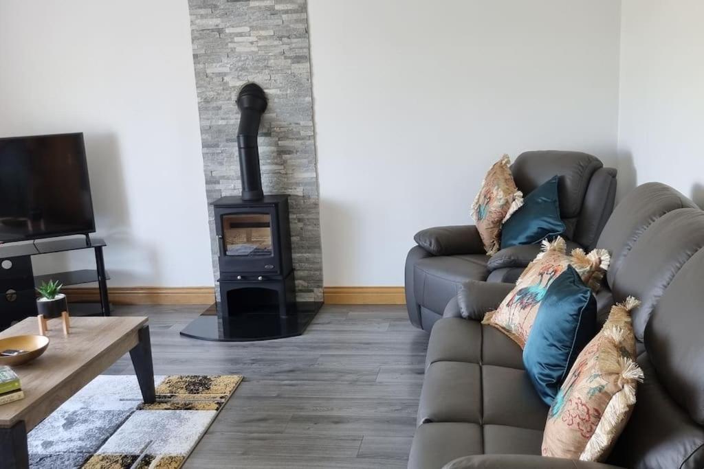 Grace'S Place With Hot Tub & Games Room Каррикфергус Экстерьер фото