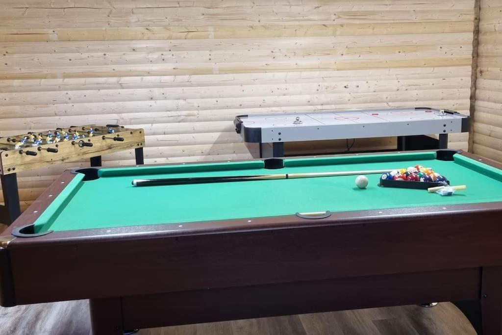 Grace'S Place With Hot Tub & Games Room Каррикфергус Экстерьер фото