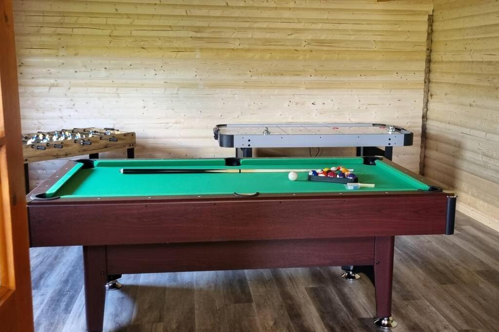 Grace'S Place With Hot Tub & Games Room Каррикфергус Экстерьер фото